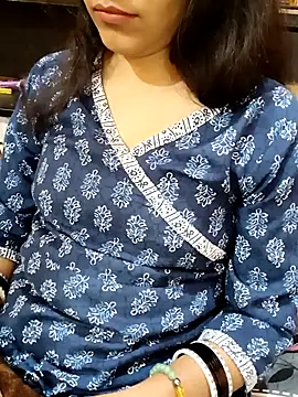 Snapshot of Diya_143 chatting on February 13, 10:55 am Diya 143 online show from February 13, 10:55 am