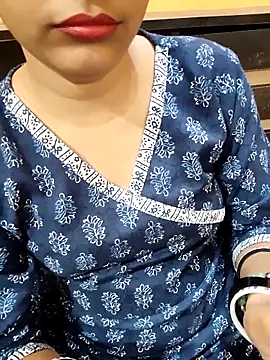 Snapshot of Diya_143 chatting on February 20, 2:13 pm Diya 143 online show from February 20, 2:13 pm