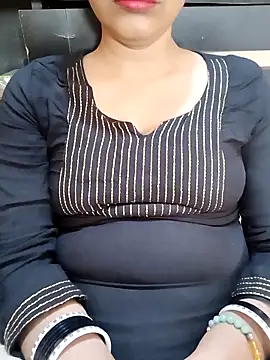 Snapshot of Diya_143 chatting on March 3, 8:27 am Diya 143 online show from March 3, 8:27 am