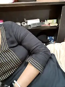 Snapshot of Diya_143 chatting on March 4, 6:07 pm Diya 143 online show from March 4, 6:07 pm