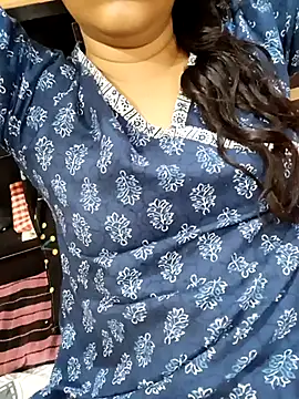 Snapshot of Diya_143 chatting on March 15, 10:24 am Diya 143 online show from March 15, 10:24 am