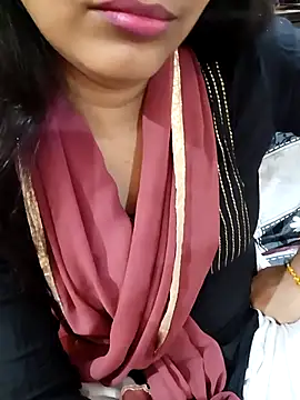 Snapshot of Diya_143 chatting on March 18, 2:26 pm Diya 143 online show from March 18, 2:26 pm