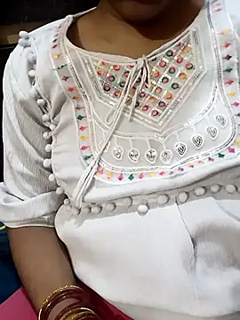 Snapshot of Diya_143 chatting on September 28, 7:58 am Diya 143 online show from September 28, 7:58 am