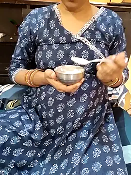 Snapshot of Diya_143 chatting on October 7, 8:44 am Diya 143 online show from October 7, 8:44 am