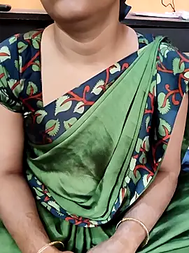 Snapshot of Diya_143 chatting on October 10, 7:51 am Diya 143 online show from October 10, 7:51 am