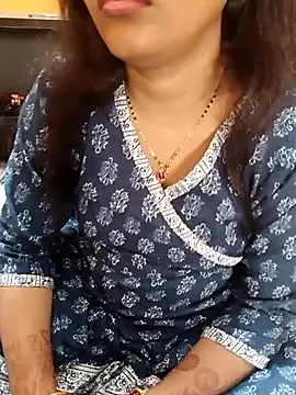 Snapshot of Diya_143 chatting on October 12, 8:24 am Diya 143 online show from October 12, 8:24 am