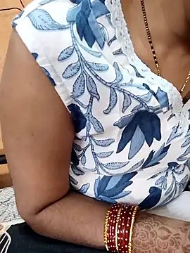 Snapshot of Diya_143 chatting on October 15, 6:13 am Diya 143 online show from October 15, 6:13 am