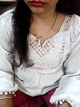 Snapshot of Diya_143 chatting on October 18, 5:32 am Diya 143 online show from October 18, 5:32 am