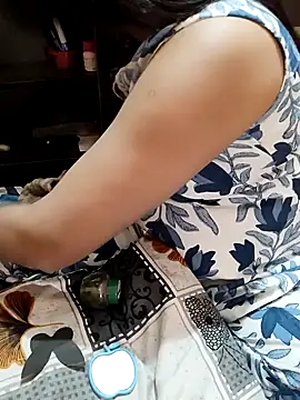 Snapshot of Diya_143 chatting on October 20, 6:14 am Diya 143 online show from October 20, 6:14 am