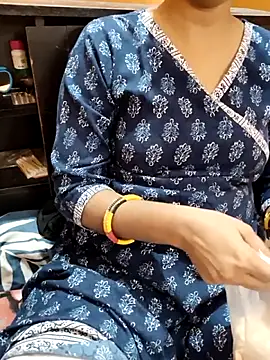 Snapshot of Diya_143 chatting on October 29, 7:43 am Diya 143 online show from October 29, 7:43 am