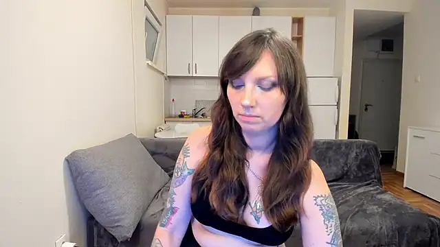 StacyTigerr online show from February 5, 9:29 pm