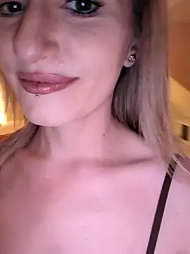 Snapshot of GangBangKitty chatting on November 14, 4:17 pm GangBangKitty online show from November 14, 4:17 pm