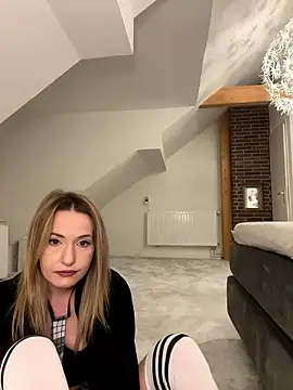 Snapshot of GangBangKitty chatting on January 16, 8:02 pm GangBangKitty online show from January 16, 8:02 pm