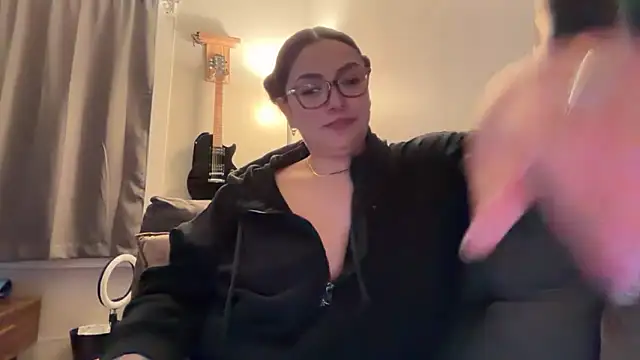 nativepumpkin95 online show from May 16, 2:19 am