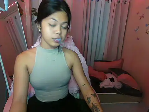 Snapshot of young_salsalita chatting on October 18, 3:13 pm young salsalita online show from October 18, 3:13 pm