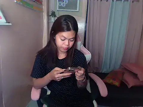 Snapshot of young_salsalita chatting on May 17, 2:02 pm young salsalita online show from May 17, 2:02 pm