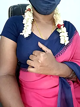 Snapshot of Tamil-hotwife chatting on April 22, 12:24 am Tamil-hotwife online show from April 22, 12:24 am