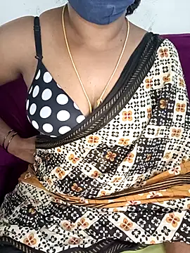 Snapshot of Tamil-hotwife chatting on April 25, 6:27 am Tamil-hotwife online show from April 25, 6:27 am
