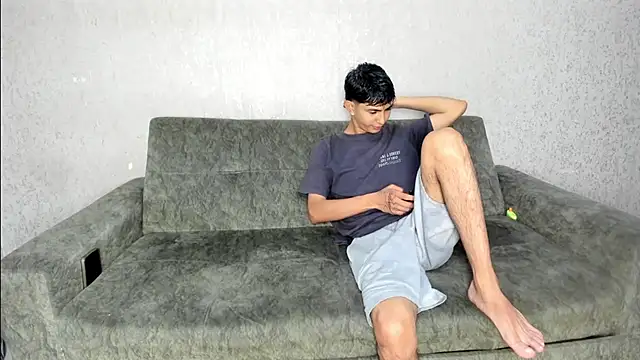 Snapshot of pelusos_mens chatting on April 27, 7:56 pm pelusos mens online show from April 27, 7:56 pm