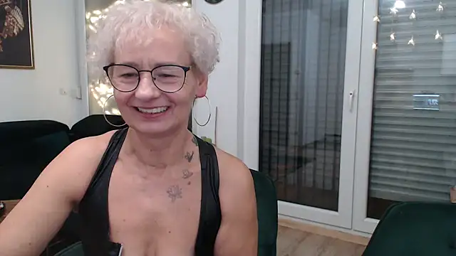Snapshot of Hot_Ann52 chatting on December 19, 6:01 pm Hot Ann52 online show from December 19, 6:01 pm