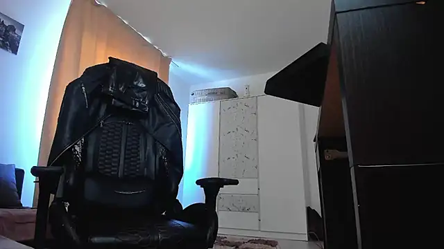 liamaesthetic online show from May 11, 7:14 am