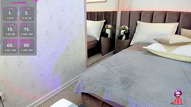 XLindaMilfX online show from December 22, 11:31 pm