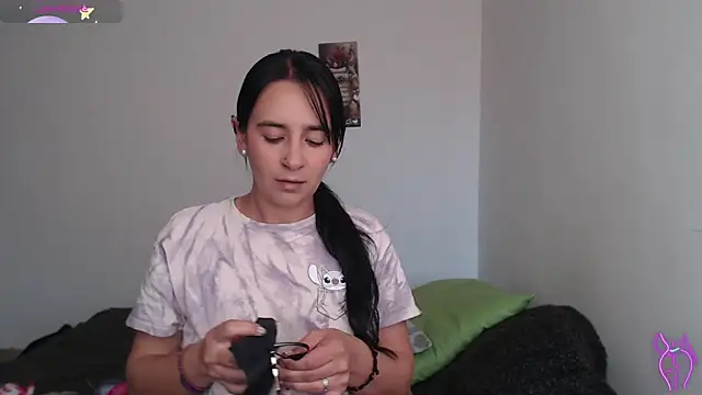 Snapshot of party2col chatting on February 13, 6:26 pm party2col online show from February 13, 6:26 pm