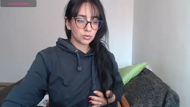 Snapshot of party2col chatting on March 19, 2:32 pm party2col online show from March 19, 2:32 pm