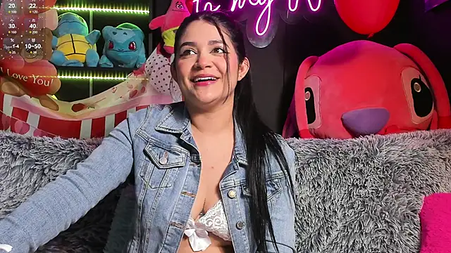 Snapshot of Emilyjhonson_01 chatting on February 22, 1:35 pm Emilyjhonson 01 online show from February 22, 1:35 pm