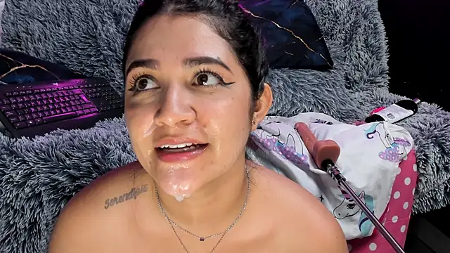 Snapshot of Emilyjhonson_01 chatting on October 1, 2:12 pm Emilyjhonson 01 online show from October 1, 2:12 pm