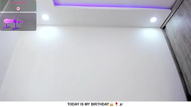 Snapshot of karlyn_angels chatting on April 16, 5:25 pm karlyn angels online show from April 16, 5:25 pm