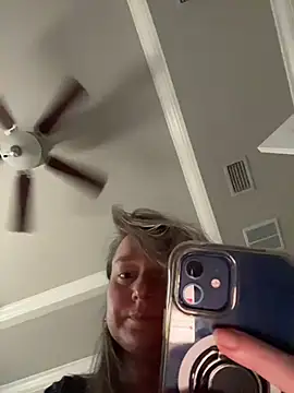 Snapshot of Vivian_MayXxX chatting on February 12, 7:20 pm Vivian MayXxX online show from February 12, 7:20 pm