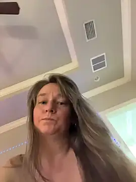 Snapshot of Vivian_MayXxX chatting on February 17, 10:05 pm Vivian MayXxX online show from February 17, 10:05 pm