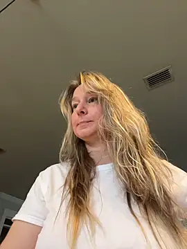 Snapshot of Vivian_MayXxX chatting on March 27, 5:01 pm Vivian MayXxX online show from March 27, 5:01 pm