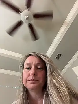 Snapshot of Vivian_MayXxX chatting on March 31, 5:57 pm Vivian MayXxX online show from March 31, 5:57 pm