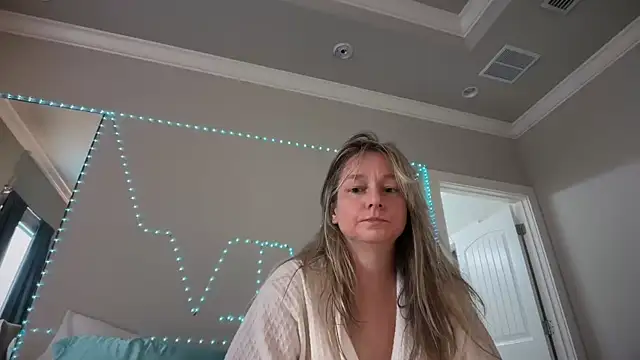 Snapshot of Vivian_MayXxX chatting on April 2, 7:22 pm Vivian MayXxX online show from April 2, 7:22 pm