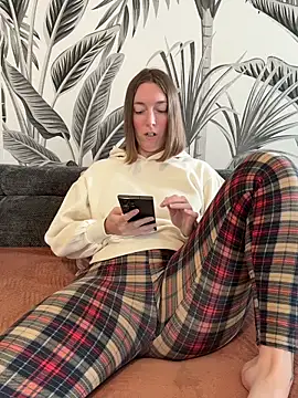 Daisy Michto Officiel online show from May 19, 12:11 pm