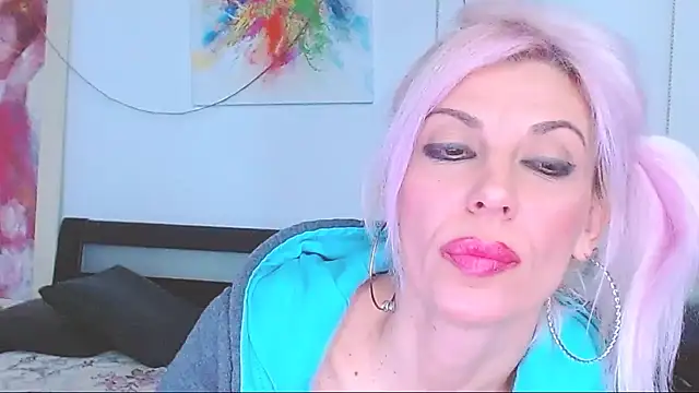 HoneyLara online show from March 6, 1:05 am