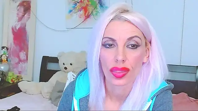 HoneyLara online show from October 3, 7:55 pm