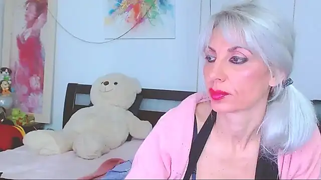 HoneyLara online show from December 19, 6:59 pm