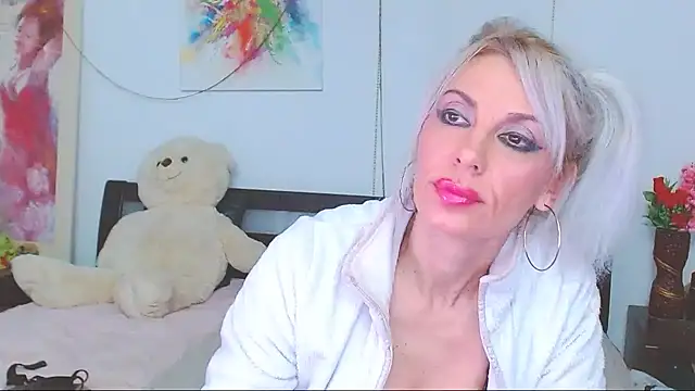 HoneyLara online show from February 8, 7:06 pm