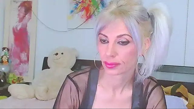 HoneyLara online show from May 2, 11:43 pm