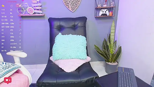 kateadams1 online show from April 12, 8:14 pm