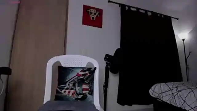 Cloudy pigDude online show from December 19, 6:09 am