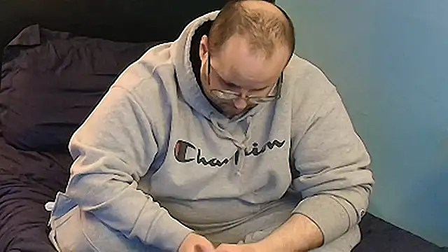 Snapshot of lefty15242 chatting on March 17, 3:57 am lefty15242 online show from March 17, 3:57 am