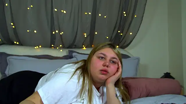 LillianKim online show from December 1, 7:24 am