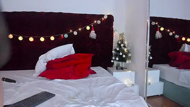 marianaaguii online show from December 13, 1:22 pm