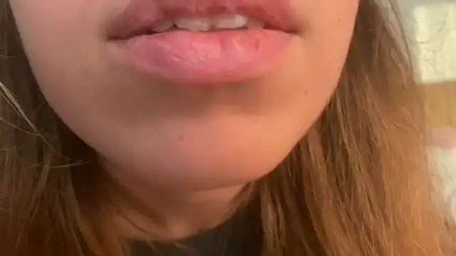 Snapshot of Mollyy998 chatting on October 31, 3:35 pm Mollyy998 online show from October 31, 3:35 pm