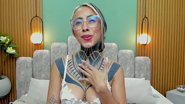 NicoleBlum online show from December 23, 6:58 pm