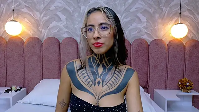 NicoleBlum online show from January 23, 6:45 pm